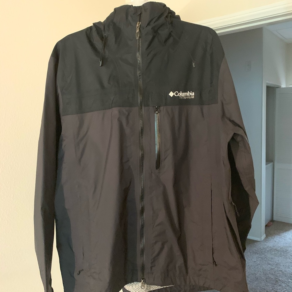 Men’s water proof rain jacket